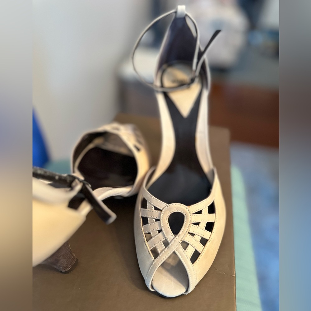 Audley, high heel, color: beige joly calf, leather sole made in Spain